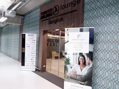 Priority Pass vs Lounge Key : Business lounge entrance in Bangkok airport accessible to پاس اولویت users