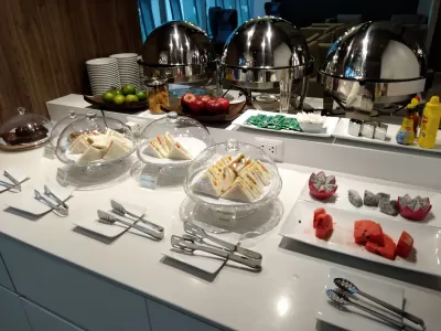Priority Pass vs Lounge Key : Complimentary food options at a Priority Pass lounge in Bangkok